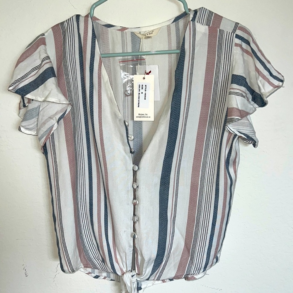 NWT size M button up blouse